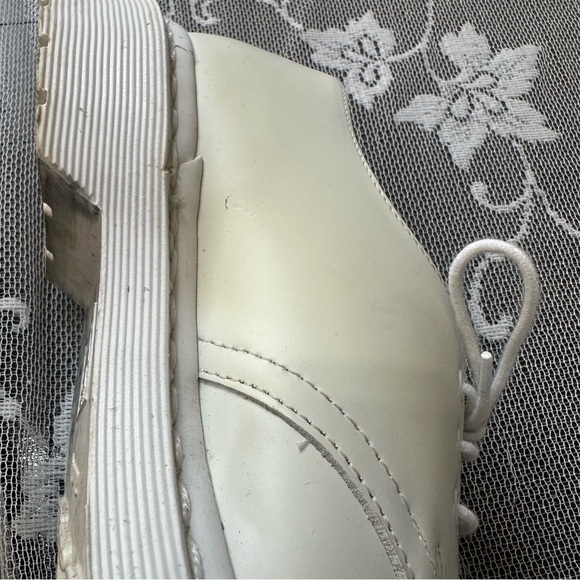 Dr. Martens 1461 Mono Smooth Leather
Oxford Shoes in White Unisex - Picture 12 of 16
